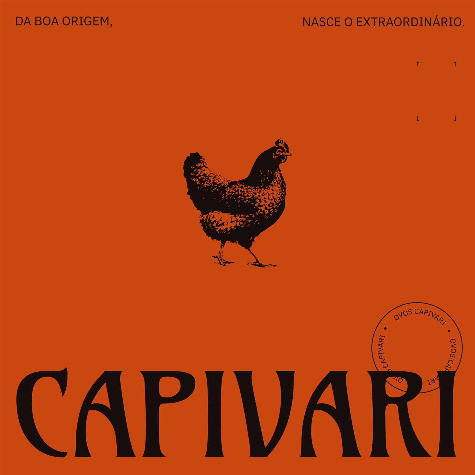 Quadrado laranja da ecobag Ovos Capivari: galinha em gravura, a palavra CAPIVARI, o selo Ovos Capivari e a frase Da boa origem, nasce o extraordinário